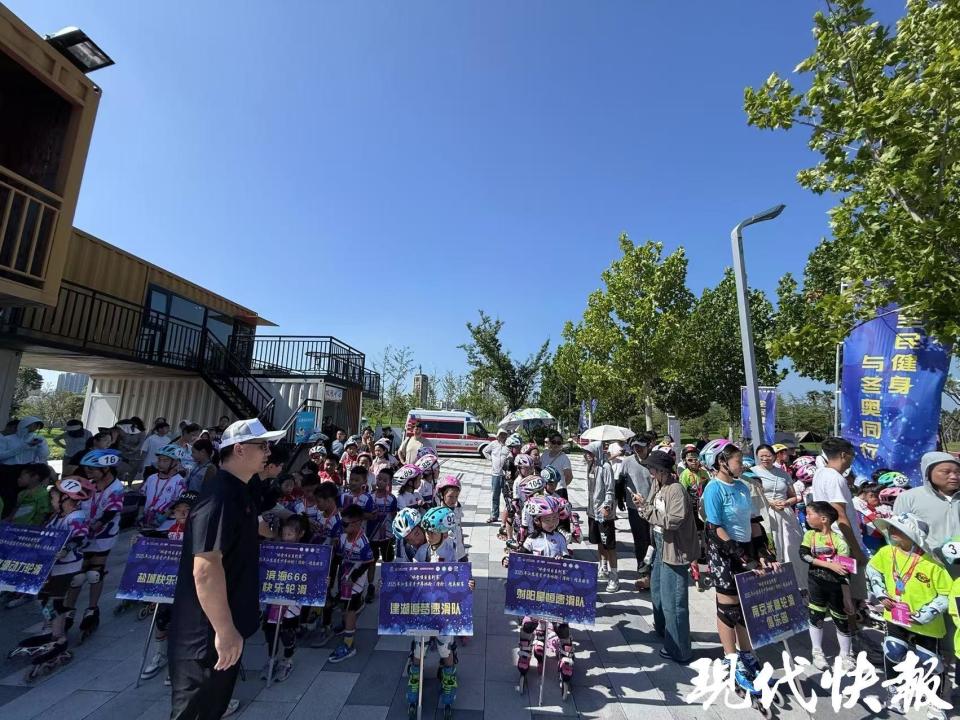 提供专业的, 通过, 列赛