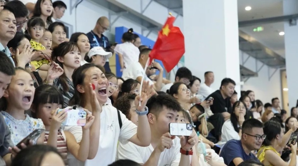 很现代化, 场馆相关负